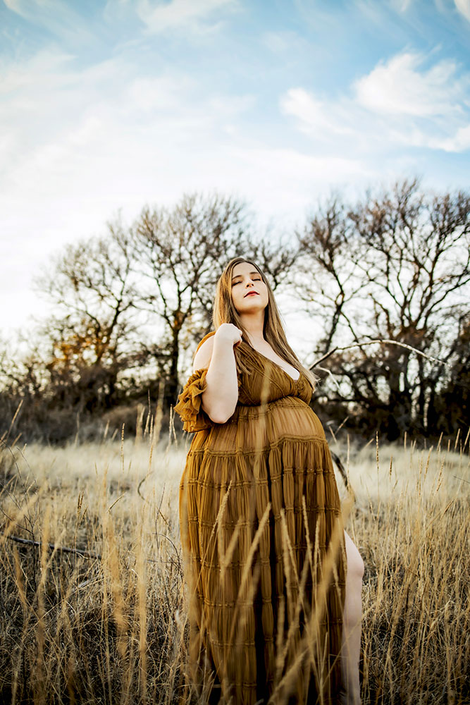 Pregnant momma at her maternity photo session with Anna Roorda Photography in Flowermound,TX at Murrell park.