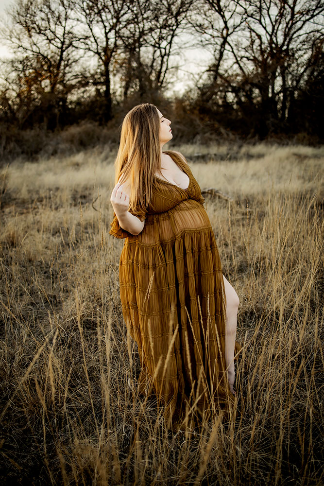 Pregnant momma at her maternity photo session with Anna Roorda Photography in Flowermound,TX at Murrell park.