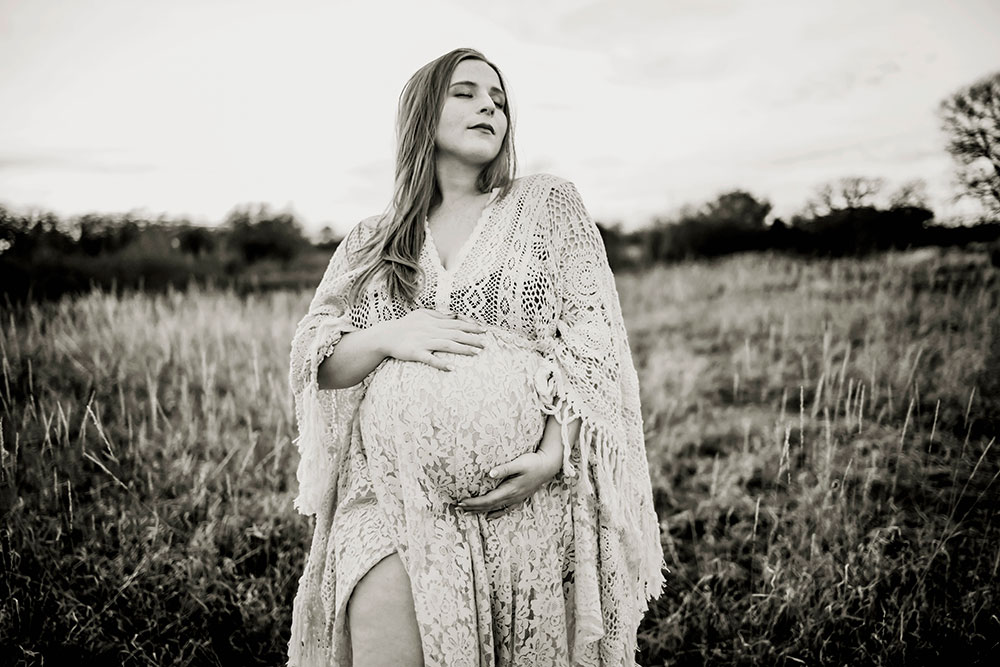 Maternity pictures of a pregnant mama in Flowermound, TX
