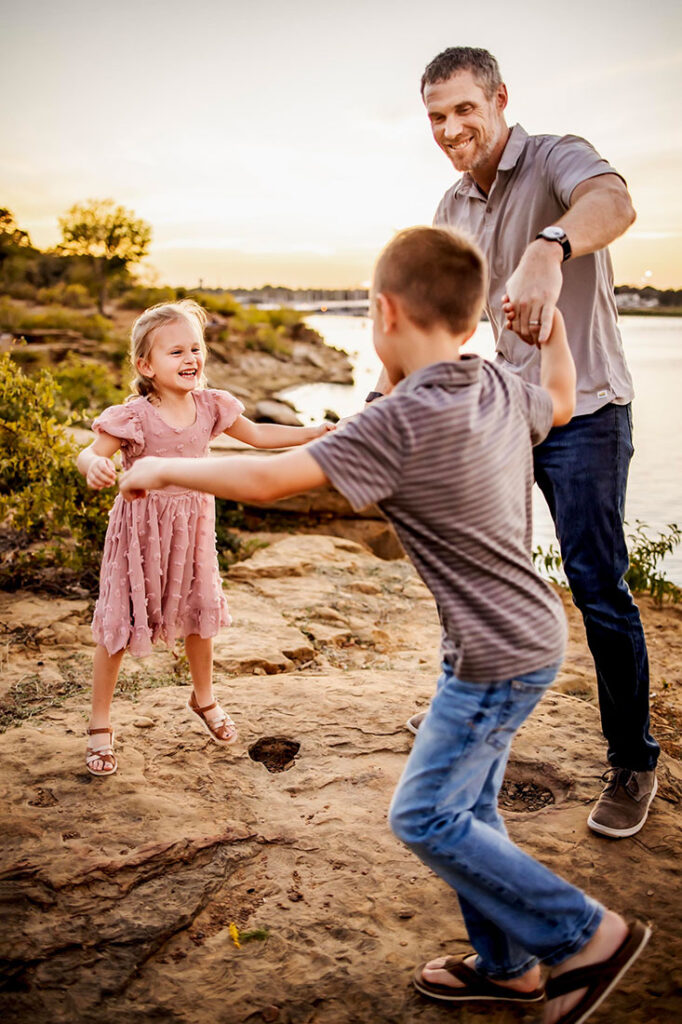 A dad plays with his kids at a session at Lake Grapevine.