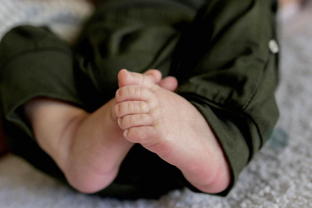newborn baby feet